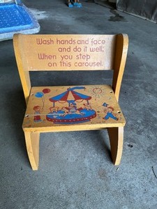 lot 124 image: 1959 Convertable Childs Seat andor Bathroom Sink Steps