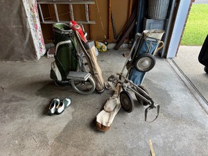 lot 131 image: Lot of Vintage Golf Items