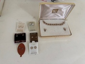 lot 60 image: 14k Gold Jewelry