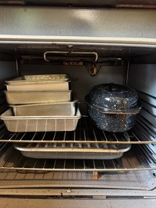 lot 71 image: Cookware