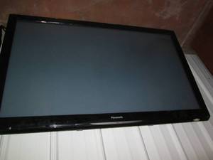 lot 7 image: Panasonic 50in Plasma HD flat scree...
