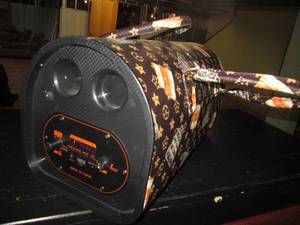 lot 11 image: Diversion Style Portable Karaoke-Di...
