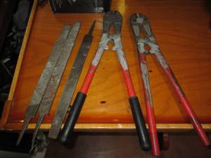 lot 14 image: Pair of bolt cutters and large meta...