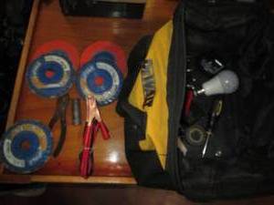 lot 15 image: Dewalt soft side tool bag with flap...
