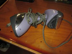 lot 16 image: Shark hand held electric Wrinkle er...