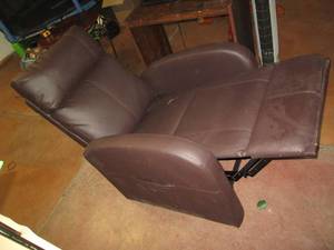 lot 36 image: Nice Cherry tone faux Leather power...