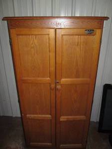 lot 42 image: Cambridge PB222 Wood look 2-door pa...