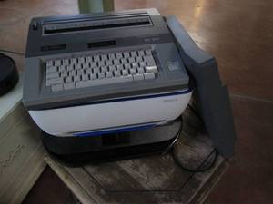 lot 45 image: Vintage Smith Corona electric typew...