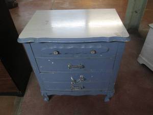 lot 48 image: Vintage shabby chic style 3-drawer ...