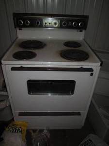lot 69 image: GE electric heating electric cookto...