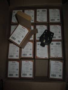 lot 85 image: Box of 3-prong plug electrical outl...