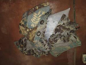 lot 90 image: Bundle of warm-tones textured heavy...