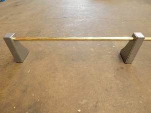 lot 107 image: Adjustable hanging Bar for Pallets