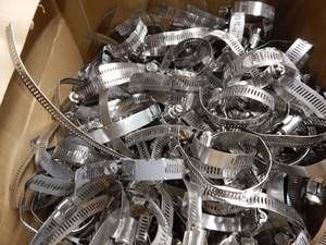 lot 130 image: Box of 200 Hose Clamps
