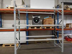 lot 78 image: 1 Section of Pallet Racking - 36 Uprights, 8 Beams (Gray)- 3 shelves