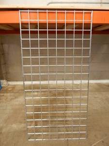 lot 23 image: Set of 2 Gridwall Panels - 2x4 - Silver