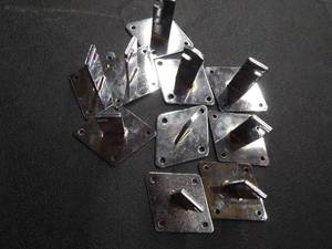 lot 121 image: Set of 10 Gridwall Mounting Brackets - Silver
