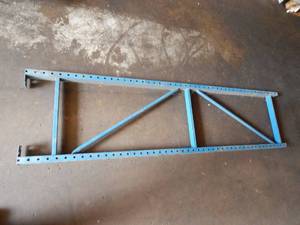 lot 133 image: Set of 4- 8 Crossbeams & 1 8 Upright
