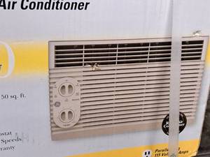GE 5200-BTU Room Air Conditioner Unit (in original packaging)