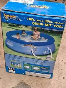 lot 562 image: Summer Escapes Quick Set Above Ground Pool 10x30 (in original packaging)