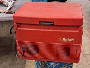 lot 570 image: Coleman Marlboro Plastic Cooler with Car Lighter Plug