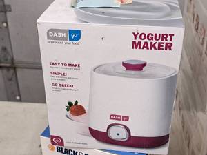 lot 576 image: Dash Go Yogurt Maker (in original packaging)