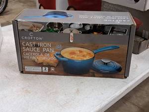 lot 588 image: Crofton 1.75-Quart Cast Iron Sauce Pan