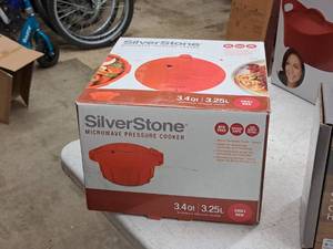 lot 587 image: Silverstone 3.4-Quart Microwave Pressure Cooker