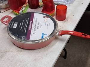 lot 596 image: Mainstays 4-Quart Non-Stick Jumbo Cooker with Lid