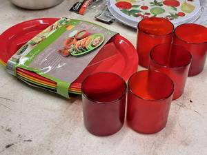 lot 598 image: Crofton Taco Plates with (5) Cups