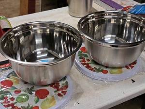 lot 599 image: Lot of (2) Heuck 5-Quart Mixing Bowls