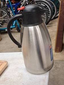 lot 601 image: Crofton 2-Quart Stainless Steel Insulated Carafe (used)