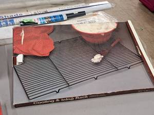 lot 608 image: Cooling & Icing Rack (in original packaging)
