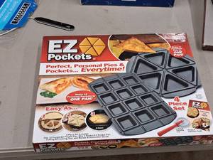 lot 607 image: EZ Pockets Pocket Pan Set 4-piece (in original packaging)