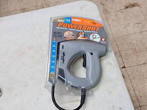 lot 624 image: Power Shot Electric T50 Stapler