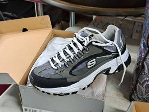 lot 632 image: Sketchers Size 8W Mens Shoes