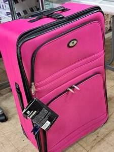 lot 633 image: Bayside Collection Luggage