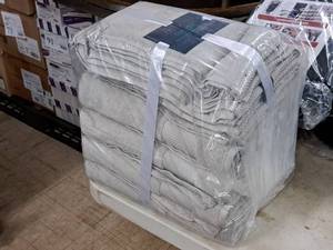 lot 672 image: Weave Right Concierge Collection Towel Set p12-count (in original packaging)