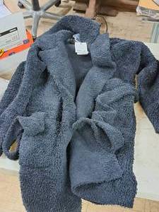 lot 673 image: Barefoot Dreams Cozychic Teddy Size SmallMedium Coatigan (in original packaging)