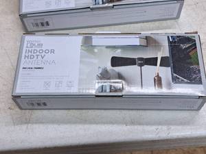 lot 683 image: Vivitar Indoor HDTV Antenna (in original packaging)