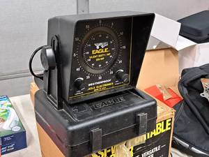 lot 692 image: Eagle SSI-WP Portable Flasher