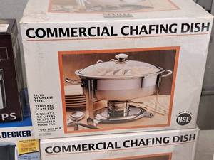 lot 580 image: 4-Quart NSF 1810 Stainless Steel  Tempered Glass Lid Chafing Dish (in original packaging)