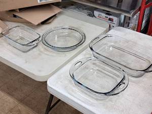 lot 724 image: Lot of (4) Anchor Hocking Fire King Glass Baking Dish (1) 16x9x2-12, (1) 11x8-12x3, (1) 11Dx2, (1) 12x6x3