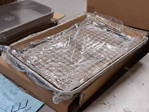 lot 725 image: Good Housekeeping Baking Sheet Pan 9x13 with Wire Rack