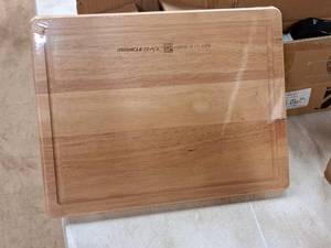 lot 733 image: Miracle Blade World Class Cutting Board 16x12