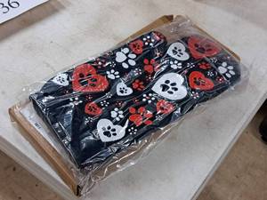 lot 734 image: Lot of (2) Oven Mitts