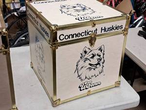 lot 739 image: Connecticut Huskies logo 16 Storage Box