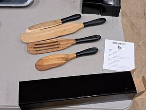 lot 749 image: Kitchen HQ Spurtle Set - Large Solid Spurtle, Medium Slotted Spurtle, Small Spurtle, Mini Spurtle Set of 4