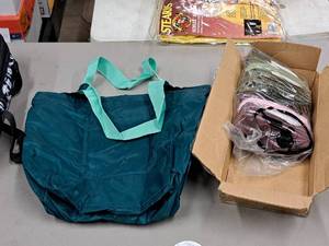 lot 778 image: Lot of (3) Assorted Insulated Market Tote Bags
