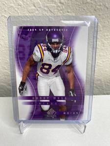 lot 335 image: 2004 SP Authentic Randy Moss Minnesota Vikings Trading Card M